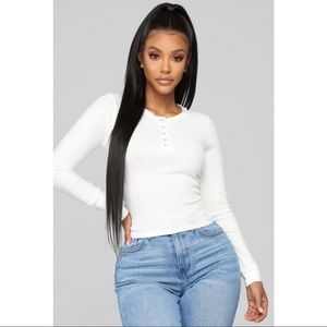 🎉$5 SALE Fashion Nova Henley Top💕